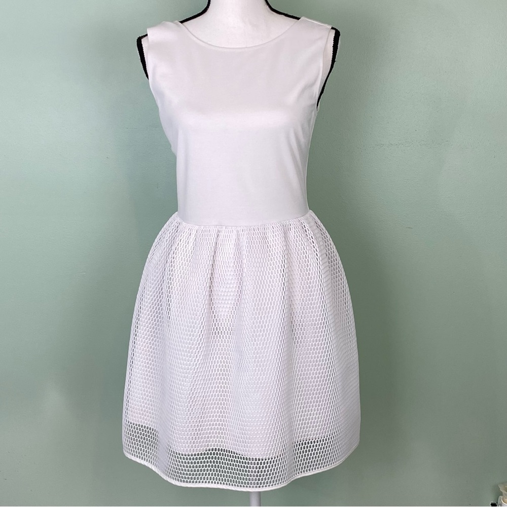 Aqua Fit And Flair White Sleeveless Dress With Bottom Mesh Overlay Size L